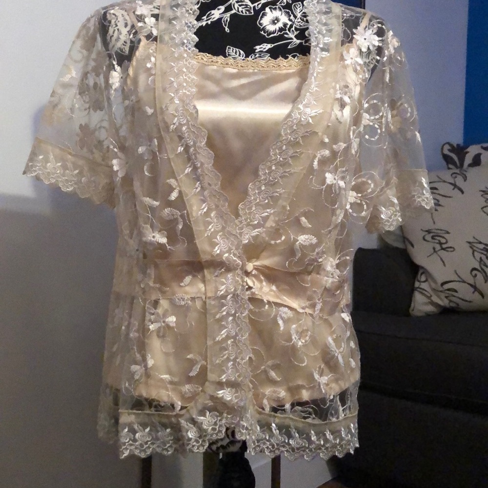 LLacy top with camisole